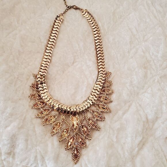 Fashion Jewelry Necklace Big Statement Gold Tone - Picture 6 of 7